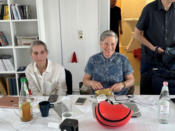 5-20240524_IGBK_Conference__paricipants_annette_hollywood_and_Christina_ZckAS_7600c_A_Schmid.jpg